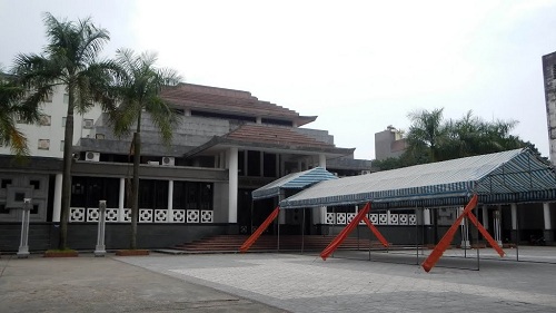 Đặt vòng hoa tại nhà tang lễ số 5 trần thánh tông